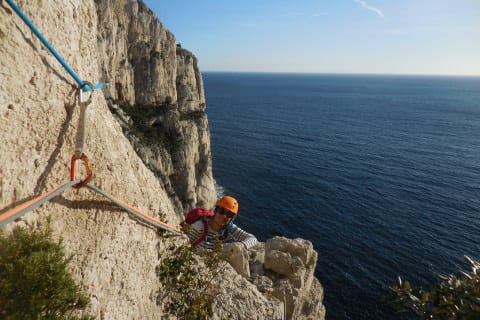 Calanques, un stage escalade au soleil d’hiver avec Sylvie