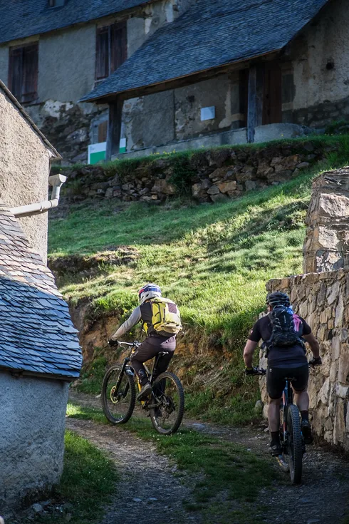 Tour des villages en VTTAE autour de Saint-Lary